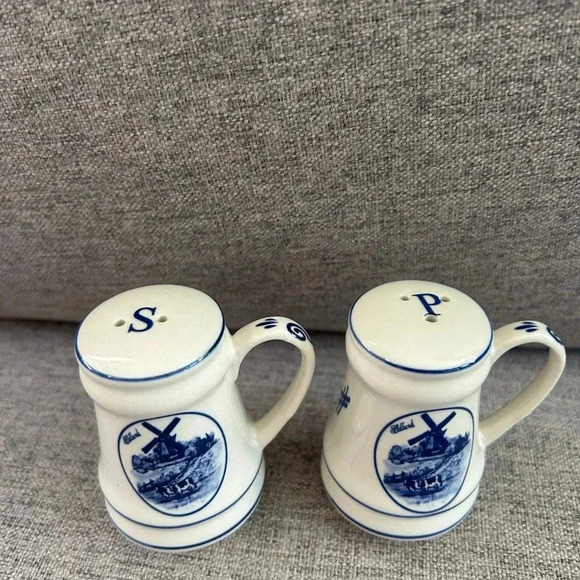 Delft Blue Salt and Pepper Shaker - Picture 1 of 5